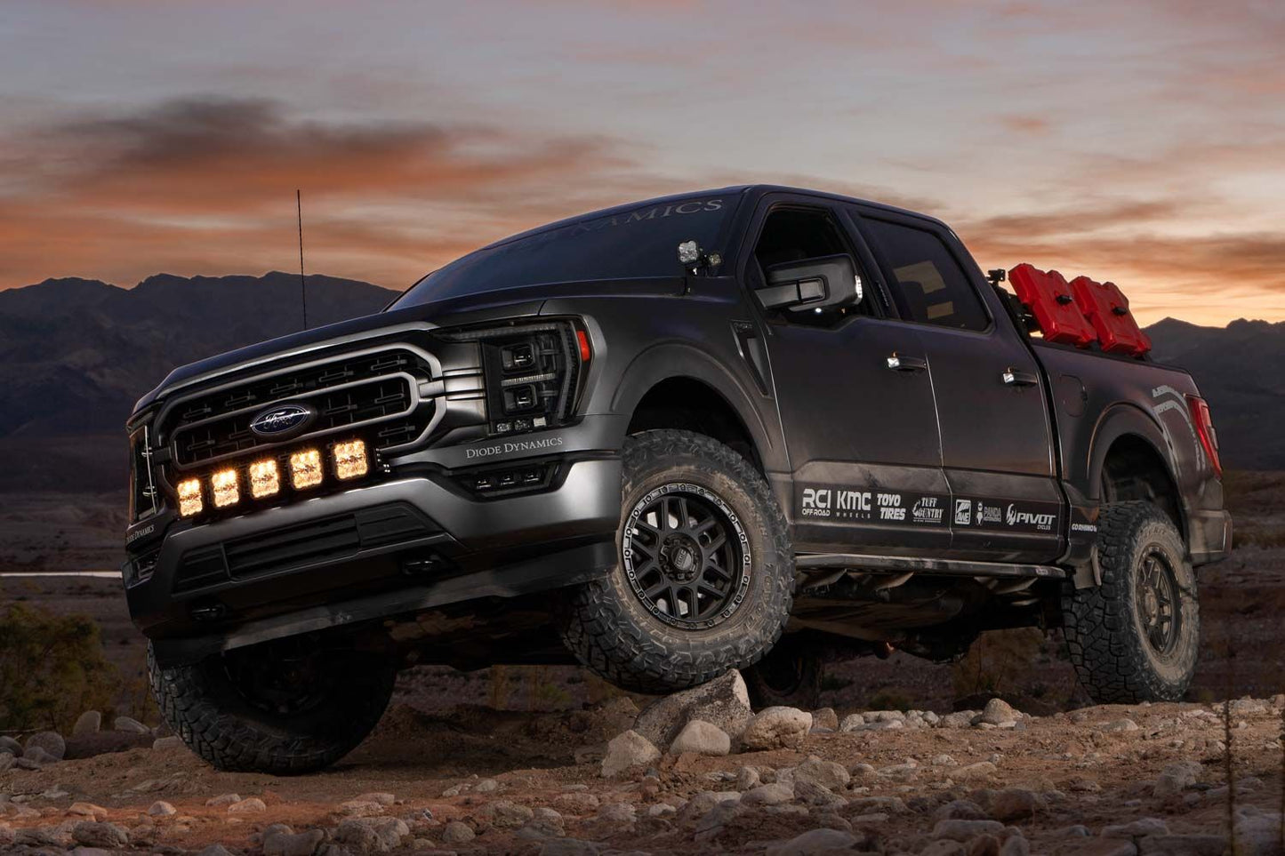 SS5 Grille CrossLink Lightbar Kit for 2021-2023 Ford F-150, Sport Yellow Combo Diode Dynamics