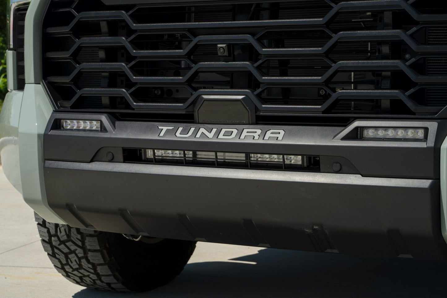 Stealth Bumper Light Bar Kit for 2022 Toyota Tundra White Combo Diode Dymanics
